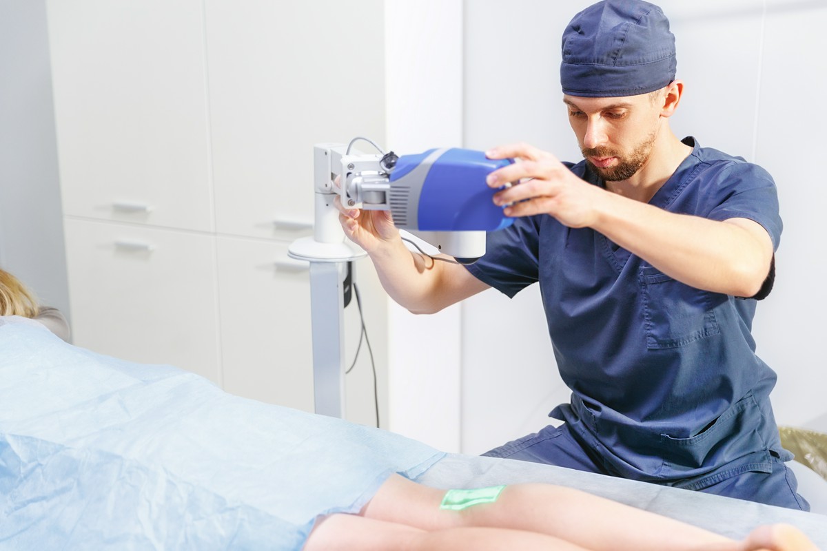 Czy przepuklina pępkowa u dorosłych wymaga leczenia operacyjnego?